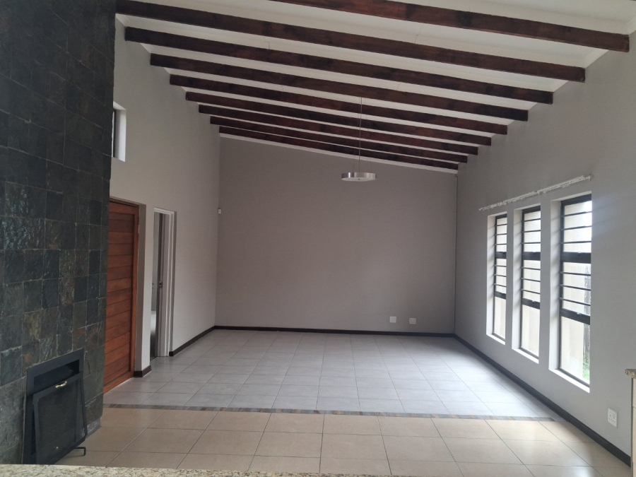 To Let 3 Bedroom Property for Rent in Hillside Free State